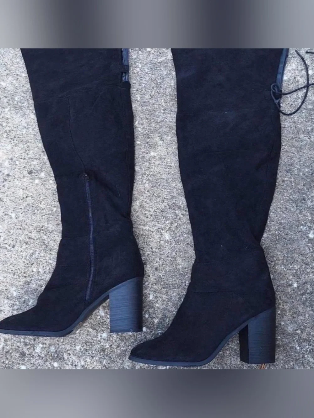 Black Knee High boots ( Size 8 )